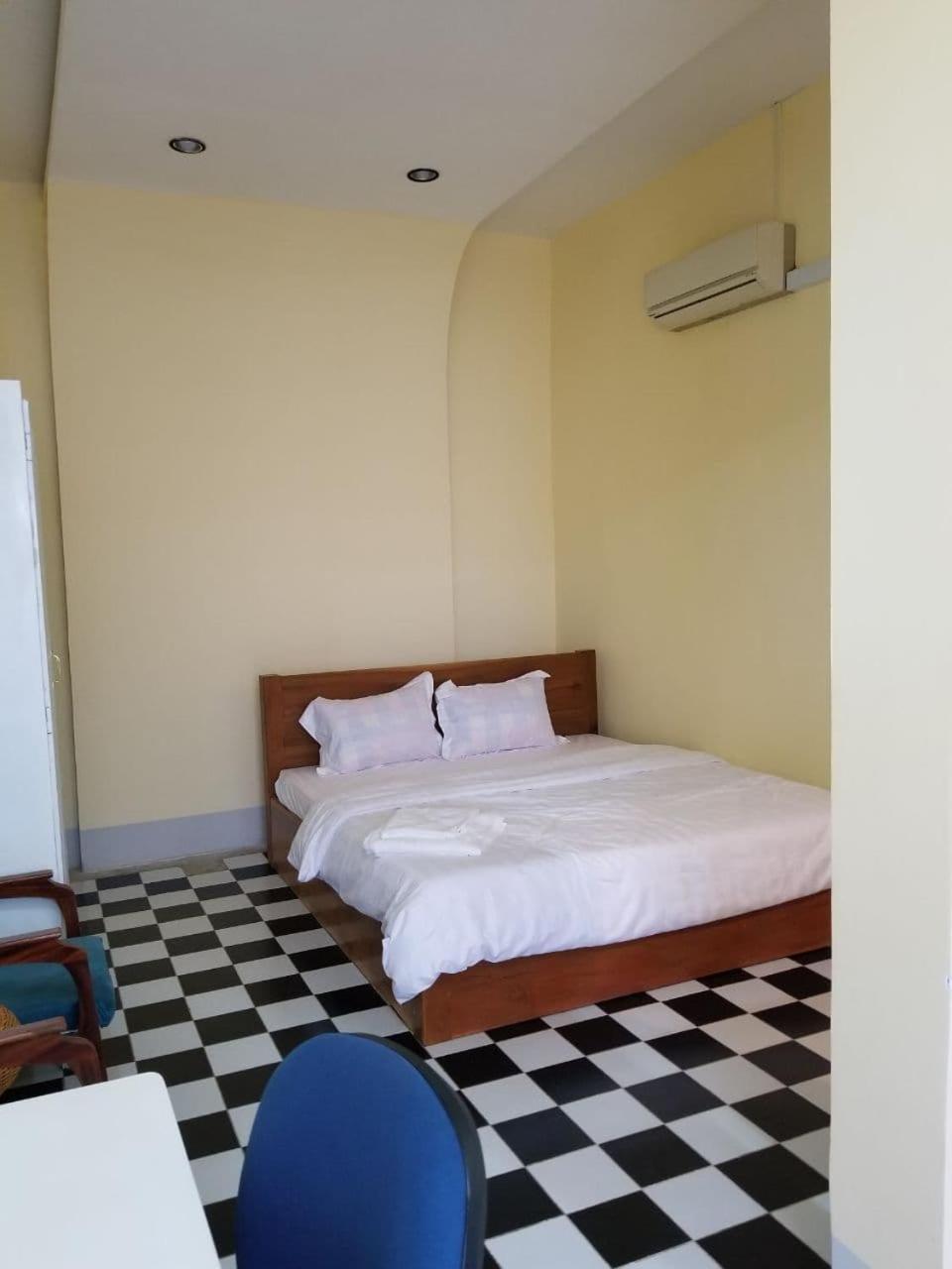Room 7 - Studio In A Villa 5Mn Walk From The Royal Palace With Swimming Pool Phnom Penh Exteriör bild