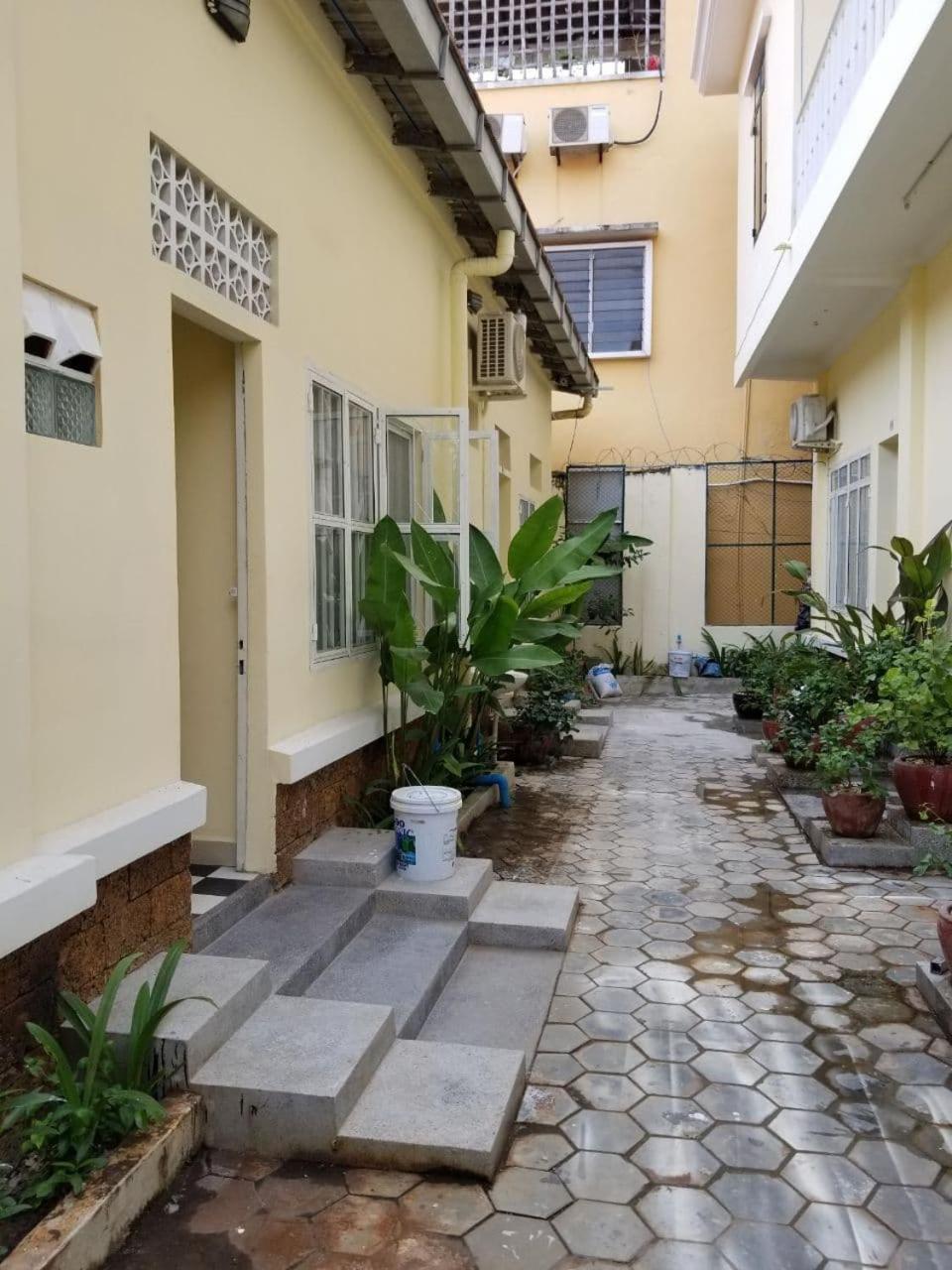 Room 7 - Studio In A Villa 5Mn Walk From The Royal Palace With Swimming Pool Phnom Penh Exteriör bild